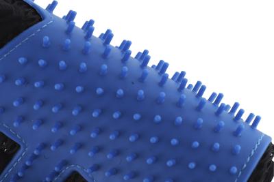 Перчатка (Wogy) 259игл, 25х16см для вычесывания животных фото