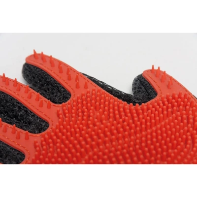 Перчатка (ZooOne) силиконовая с шипами на руку малая, красная фото