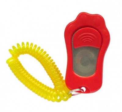 Кликер (ZooOne) трёхтоновый в форме лапки с браслетом (красный)